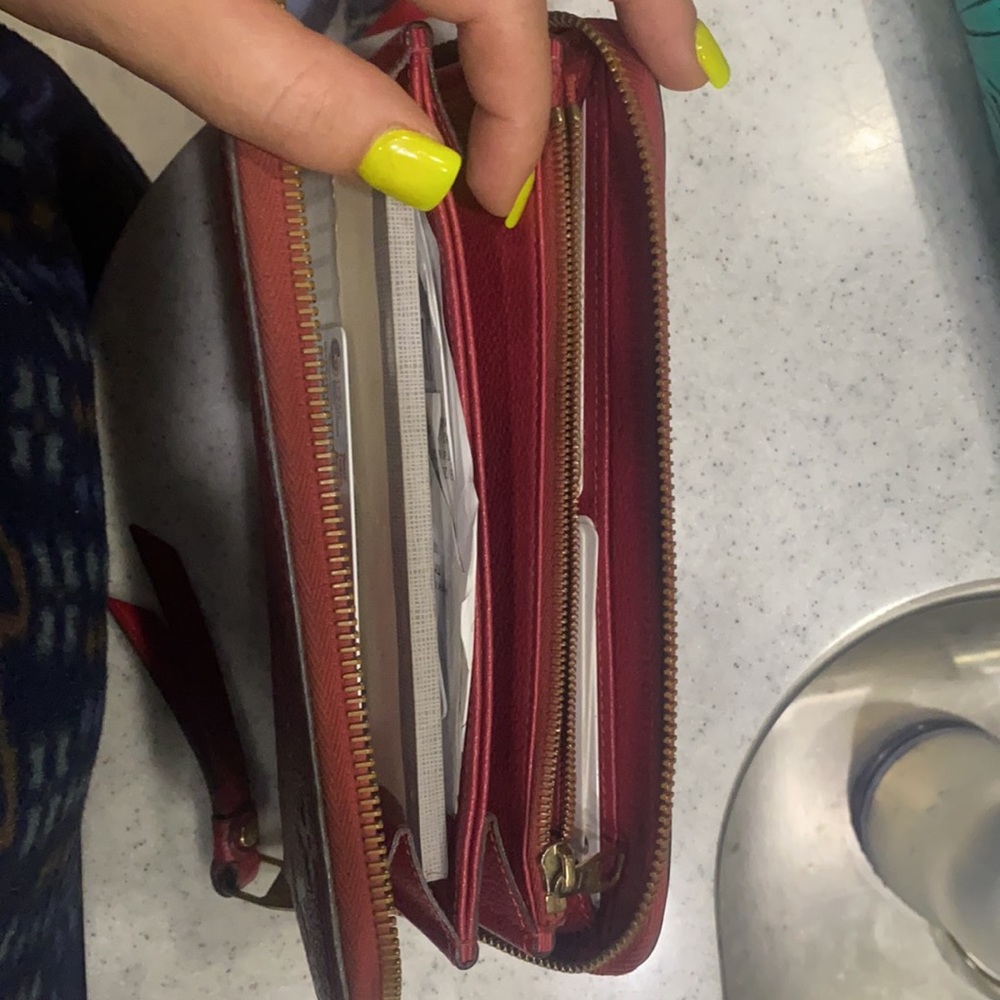 Louis Vuitton zippy wallet. - Picture 3 of 4